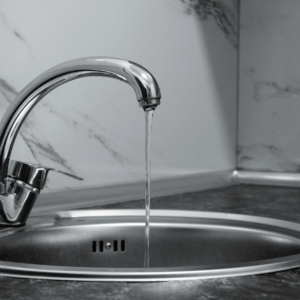 clean water coming out from the faucet after Four Seasons Plumbing serviced it with water filtration
