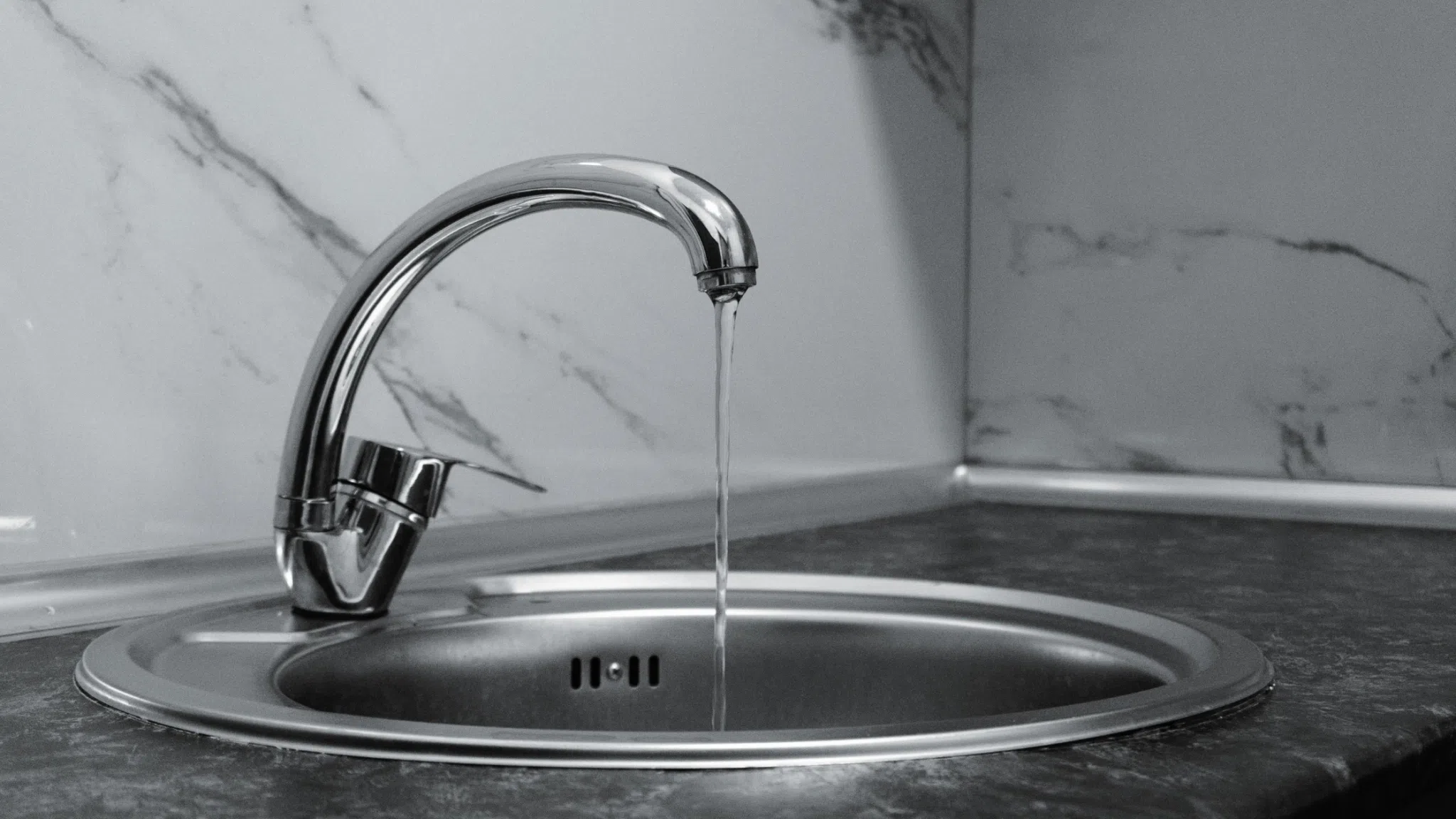 clean water coming out from the faucet after Four Seasons Plumbing serviced it with water filtration